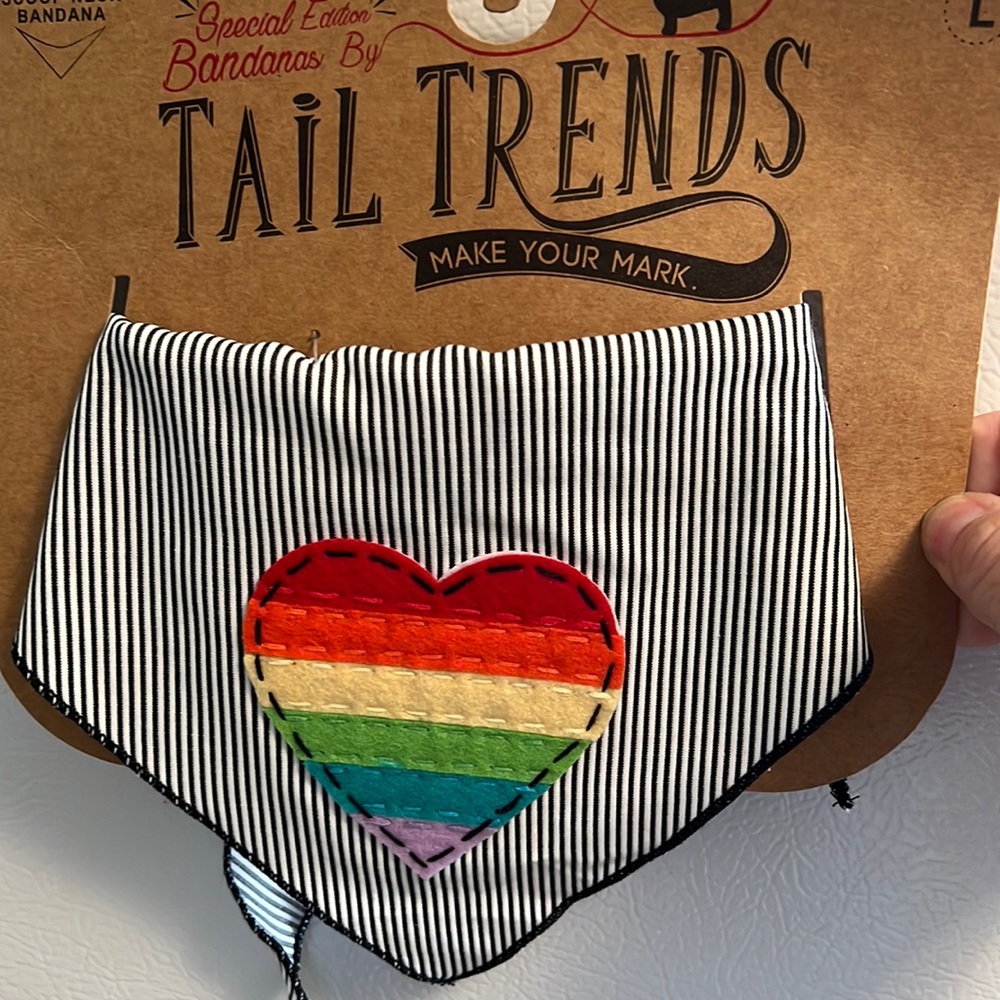 DOGGIE BANDANA LARGE (16-24”)